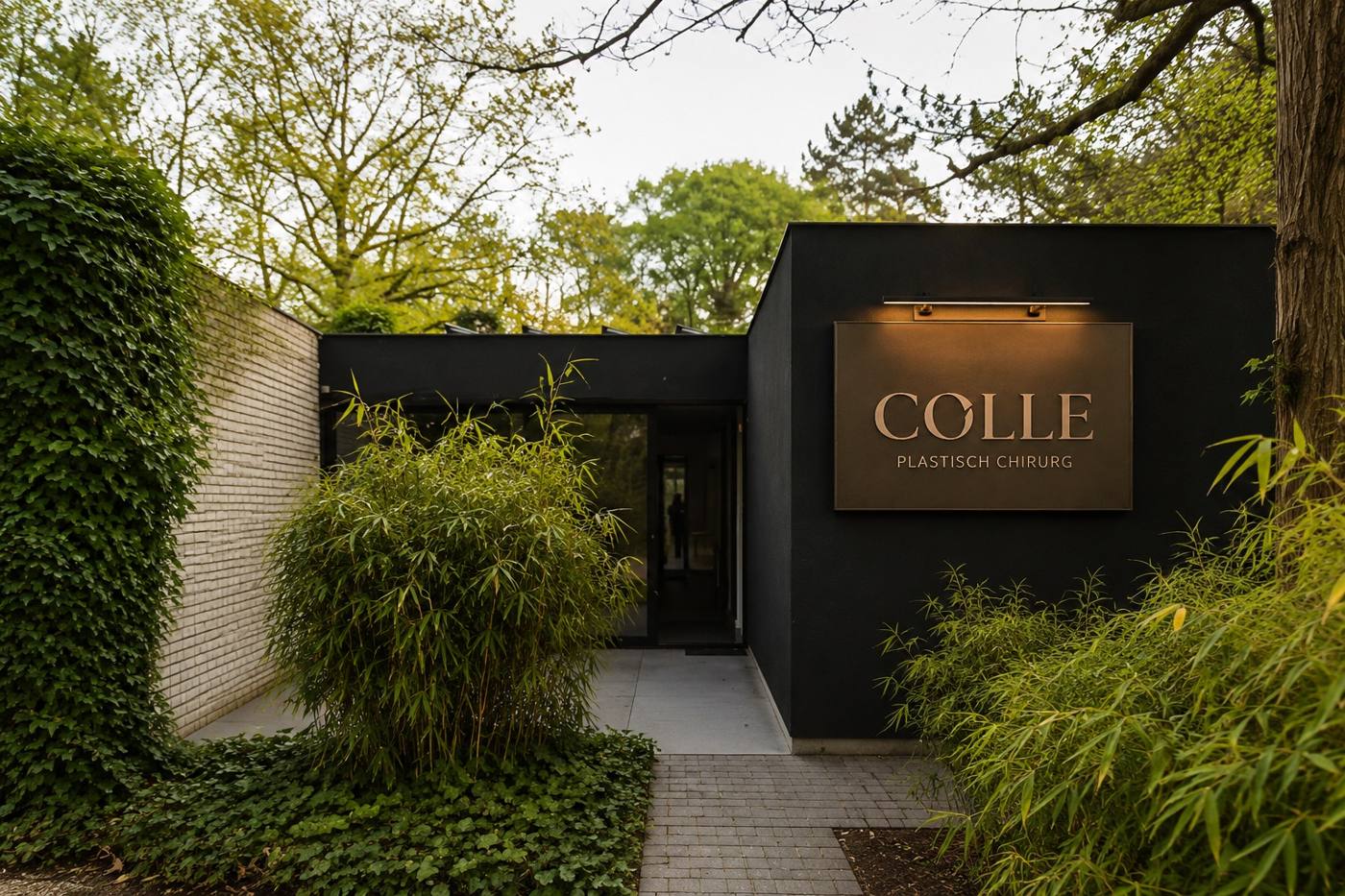 Ingang van Colle Clinic aan de Achiel Cleynhenslaan in Keerbergen